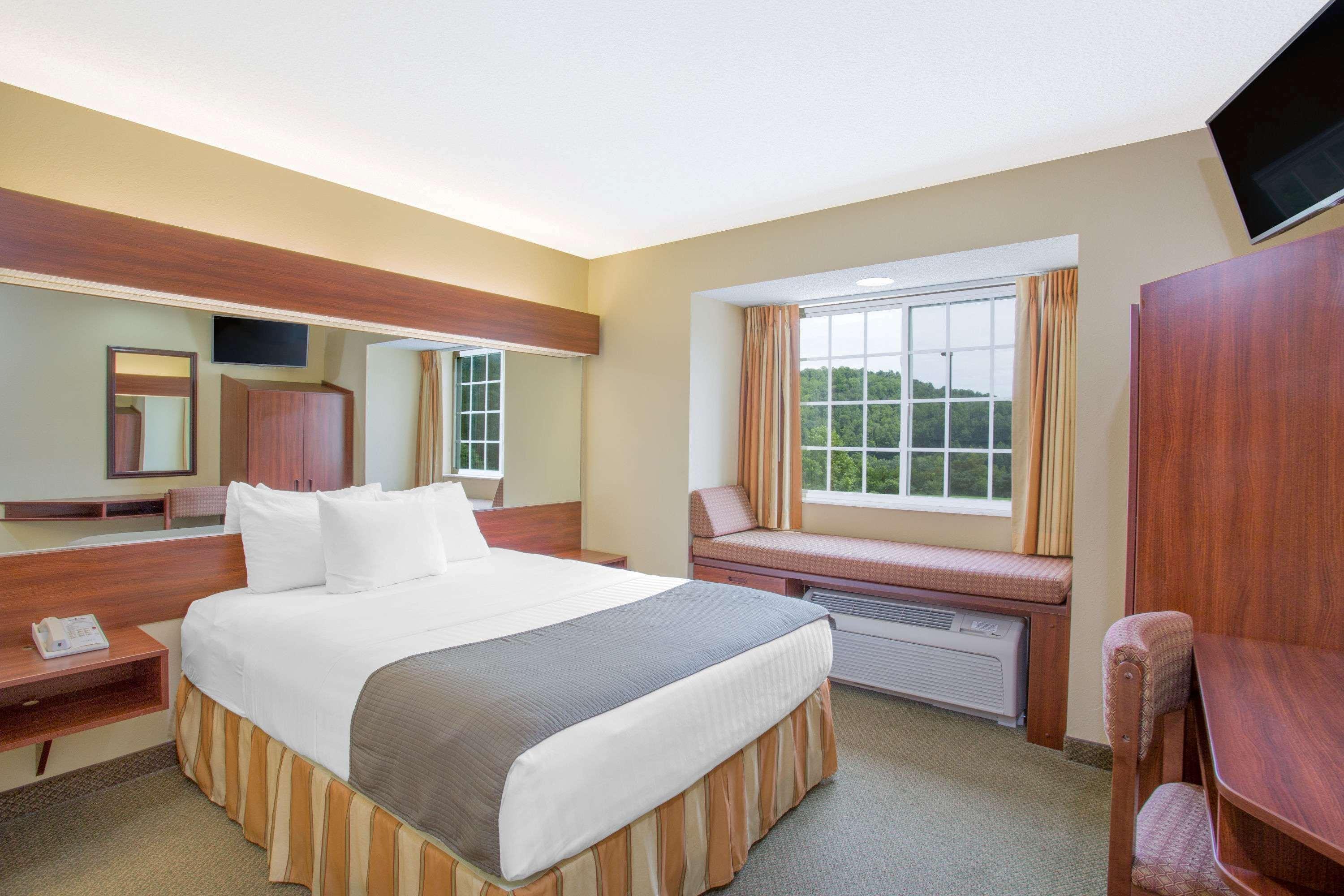 Microtel Inn And Suites Gassaway Bagian luar foto