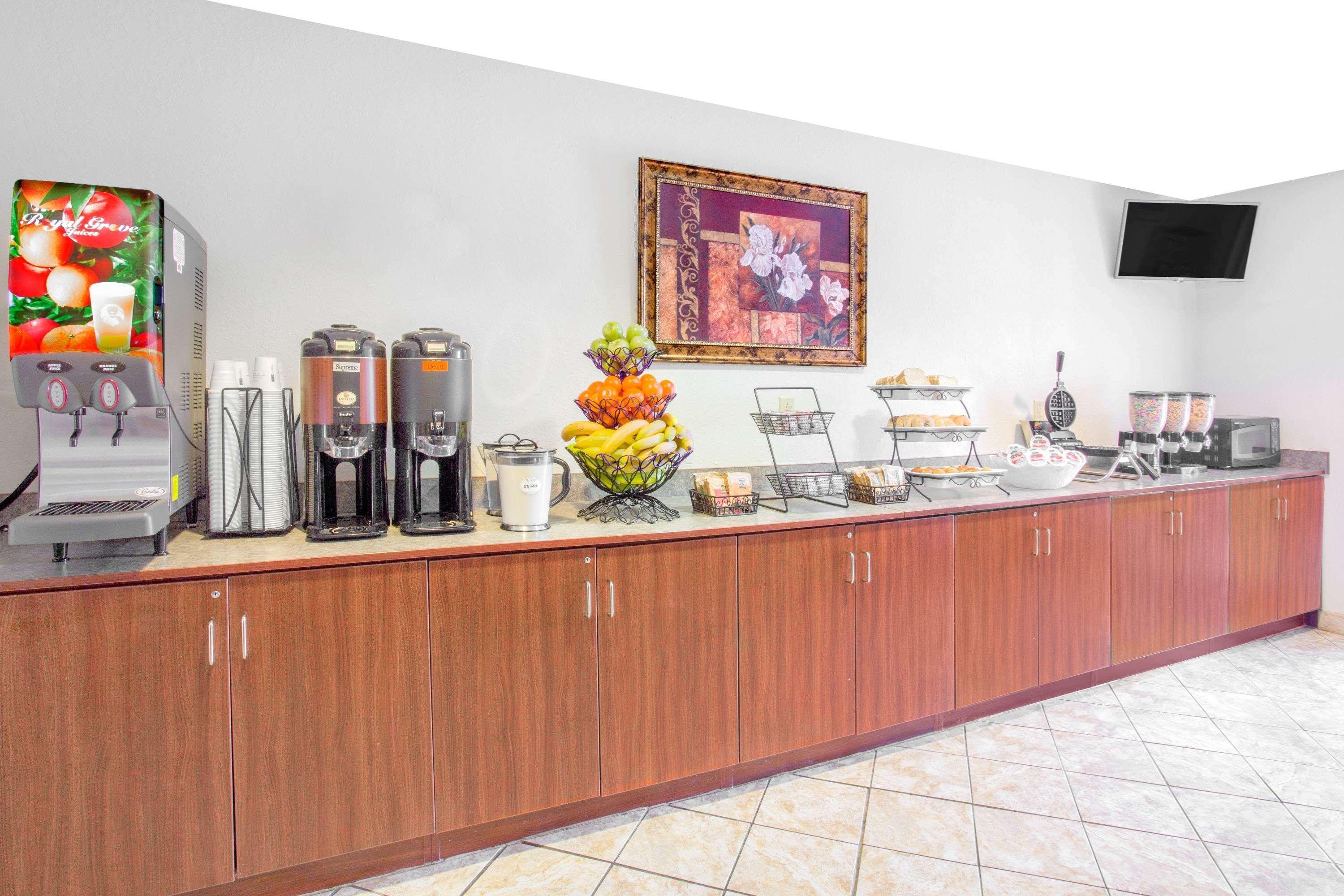 Microtel Inn And Suites Gassaway Bagian luar foto