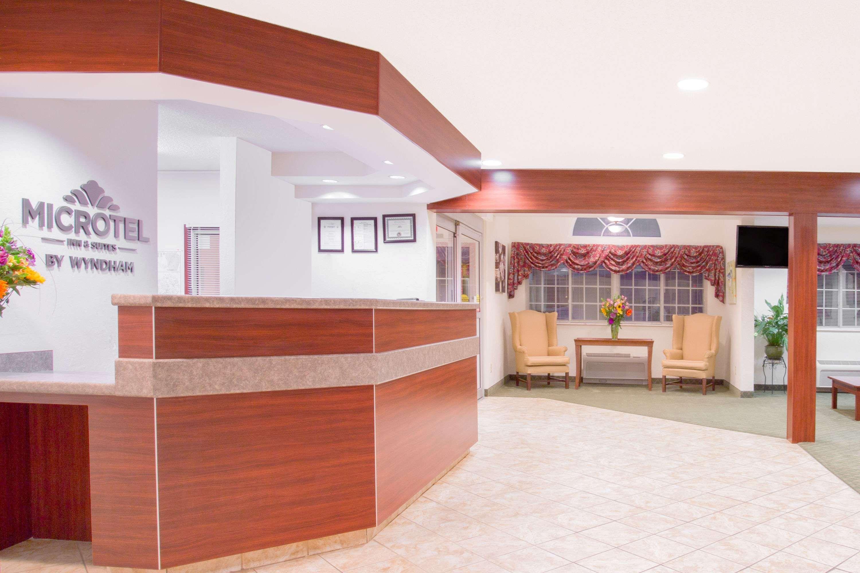 Microtel Inn And Suites Gassaway Bagian luar foto