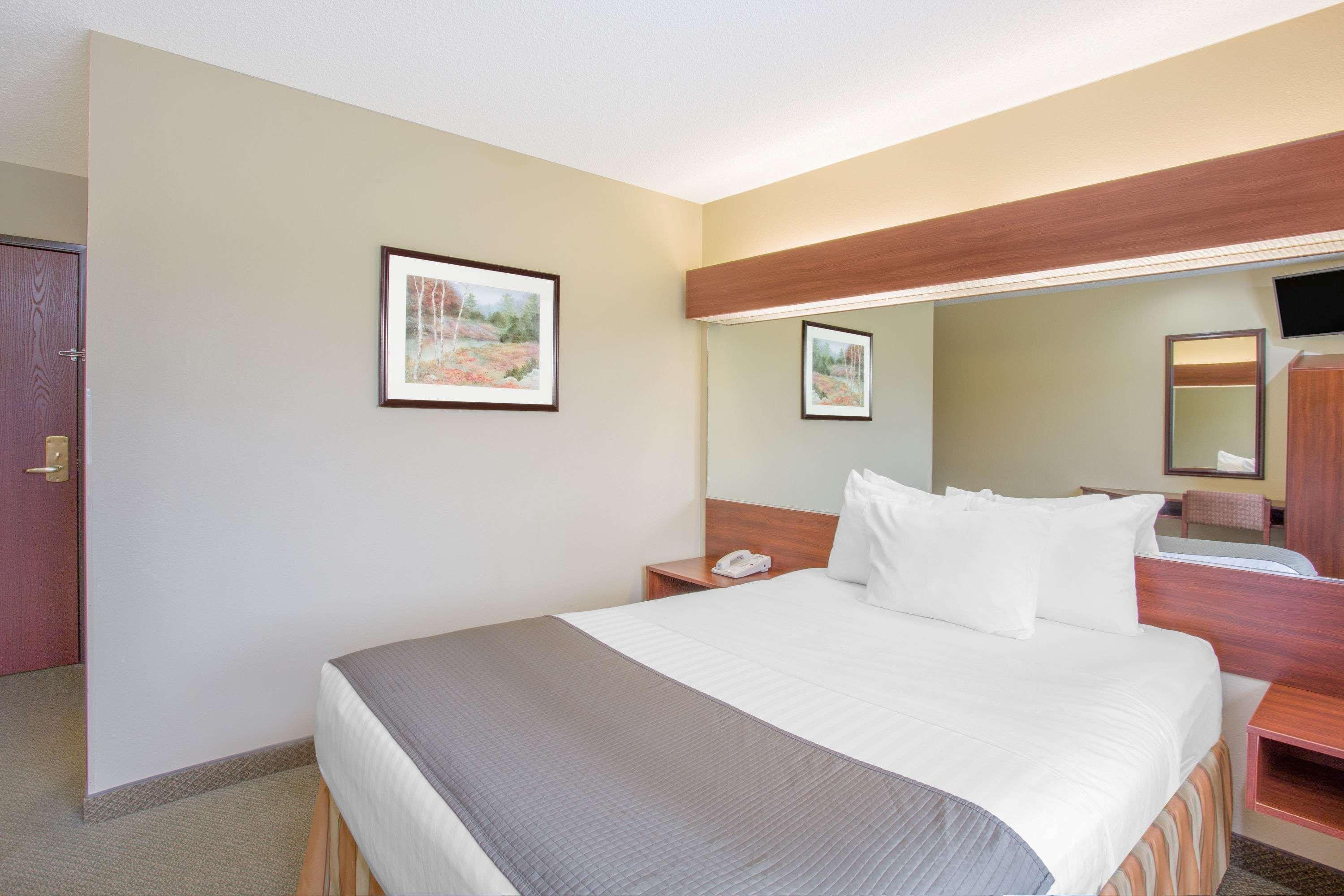Microtel Inn And Suites Gassaway Bagian luar foto
