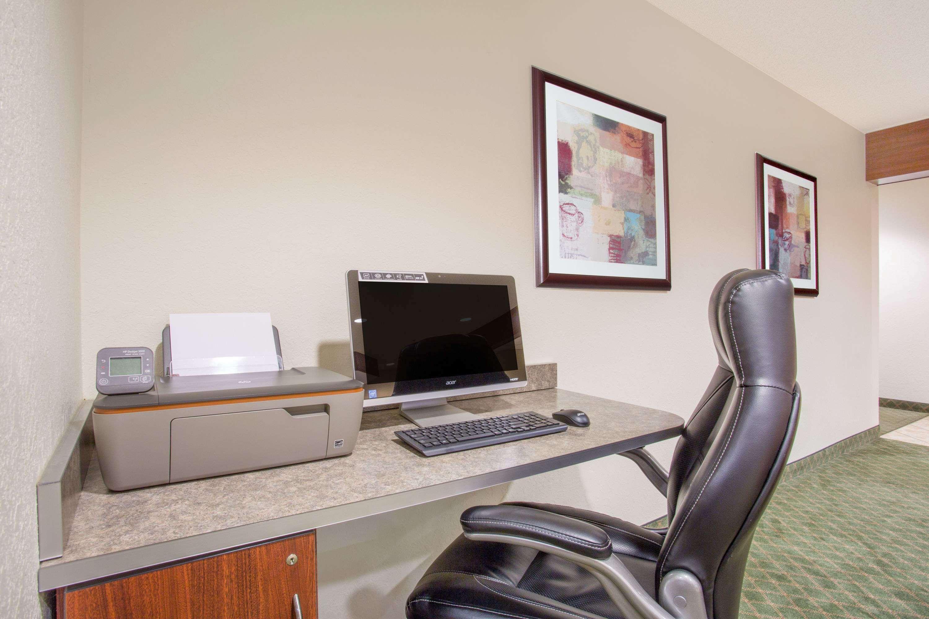 Microtel Inn And Suites Gassaway Bagian luar foto